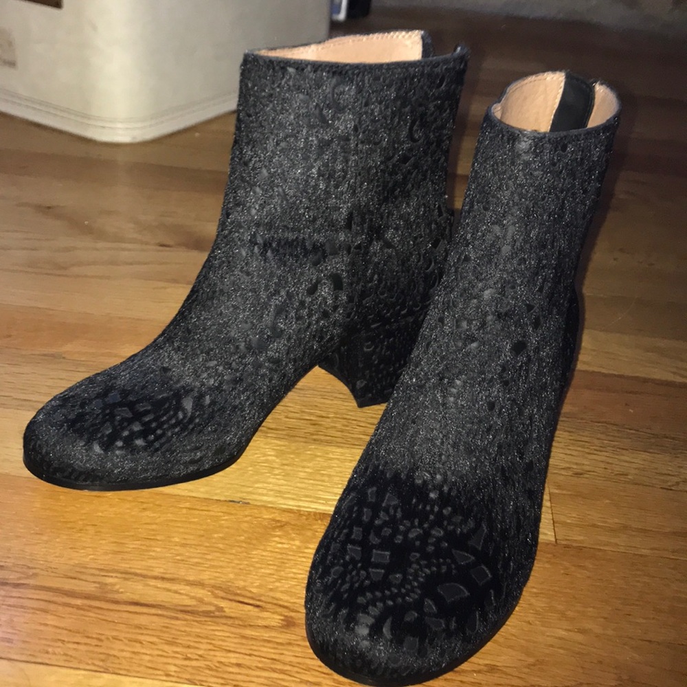 Bettye black boots.